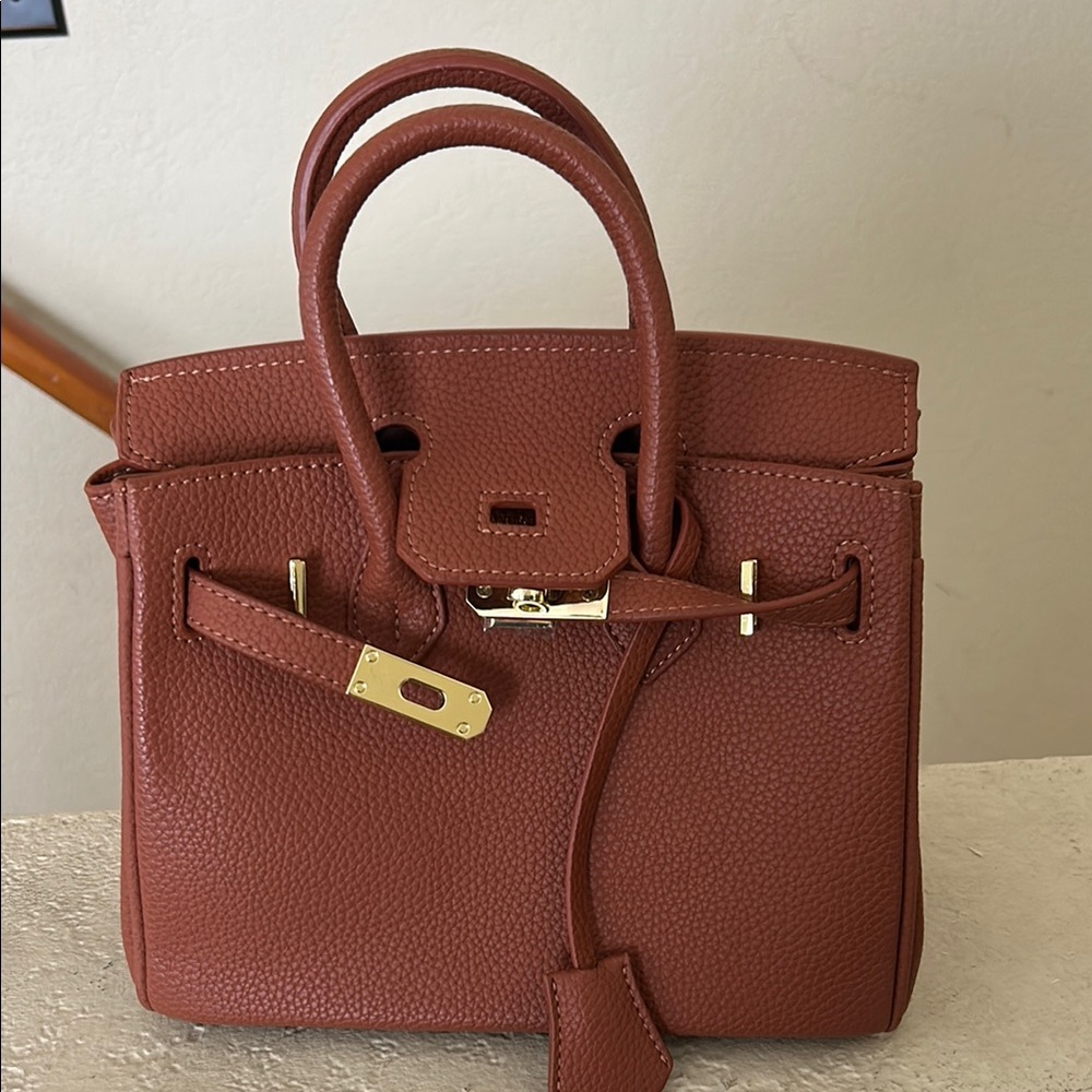 Elegant Brown Leather Handbag
